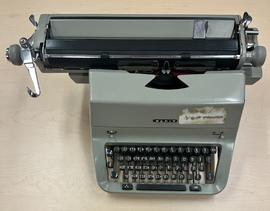 Facit Yiddish typewriter