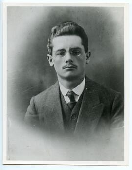 Leon Edelstein, portrait.